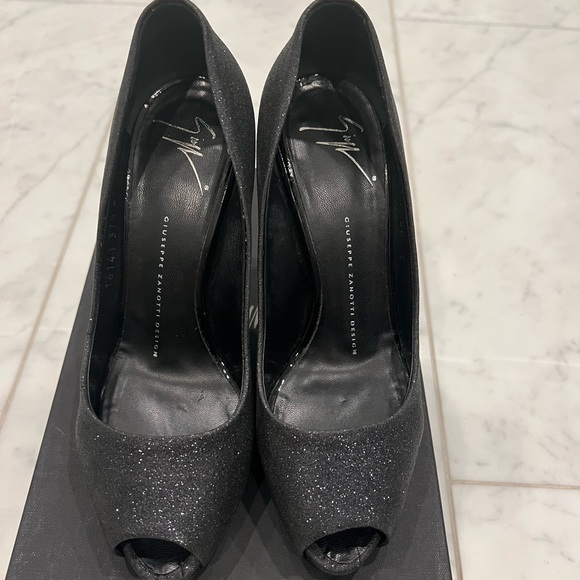 Giuseppe Zanotti Pix 100 Plato Sandal in Midnight sparkle. Sz: 37.5. - Picture 4 of 7